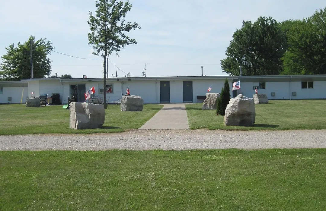 Lakeside Village Motel& Camp Ground-1